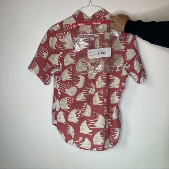 Reyn Spooner Red-White Sailboat Short Sleeve Button Down Shirt in Size Medium - Picture 5 of 6